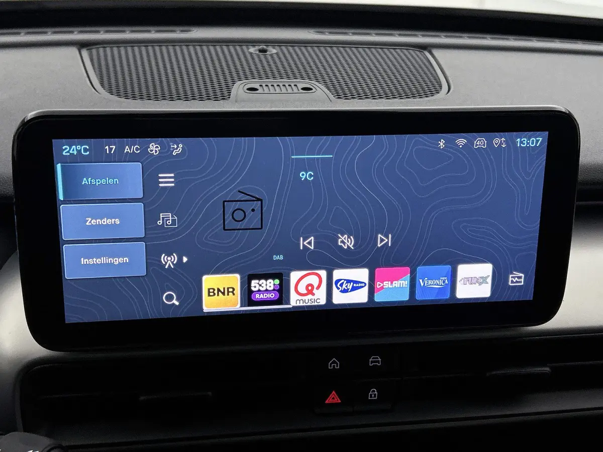 156pk Summit 54 kWh Automaat | Elektrische Klep | Adaptieve Cruise Control | ACCU 97% | Climate Control | Navigatie | 3 Fase | full-LED | 18"LMV | Dodehoekdetectie | Apple Carplay/Android Au