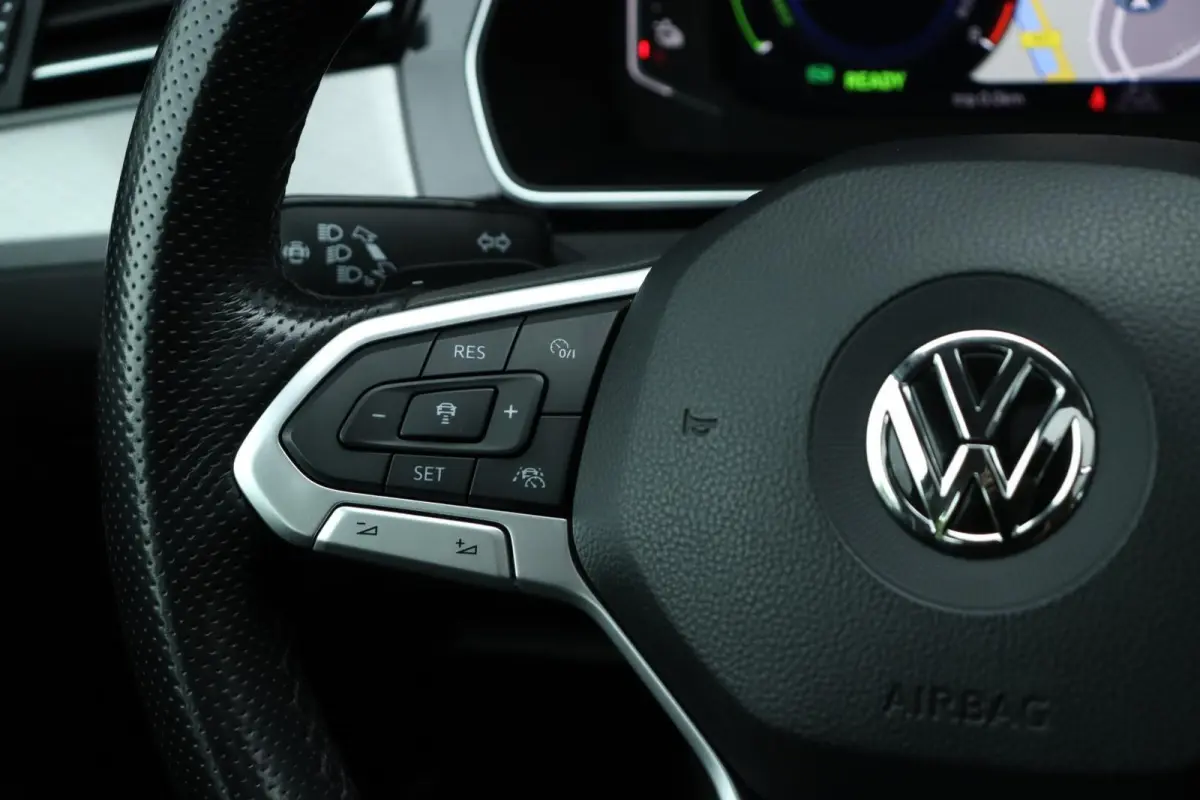1.4 TSI PHEV GTE / 218PK / ACC / Virtual Cockpit / Pano / Camera / Keyless / 17"!
