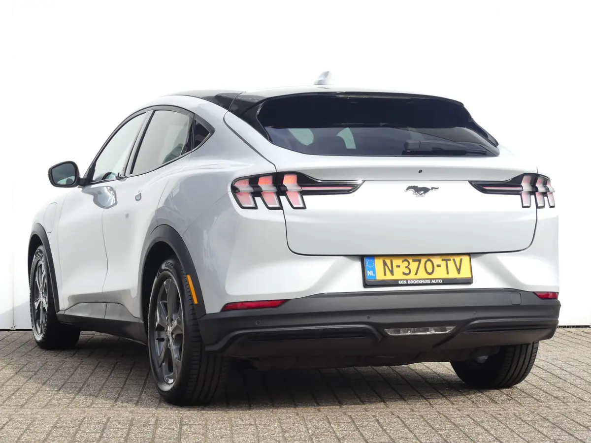Extended RWD 98 kWh | SOH 94% | ADAPTIVE CRUISE | DODEHOEKDETECTIE | CAMERA | STUUR+STOEL+VOORRUITVERWARMING | PARKEERSENSOREN V+A | NAVI | APPLE CARPLAY / ANDROID AUTO | LMV 18" |