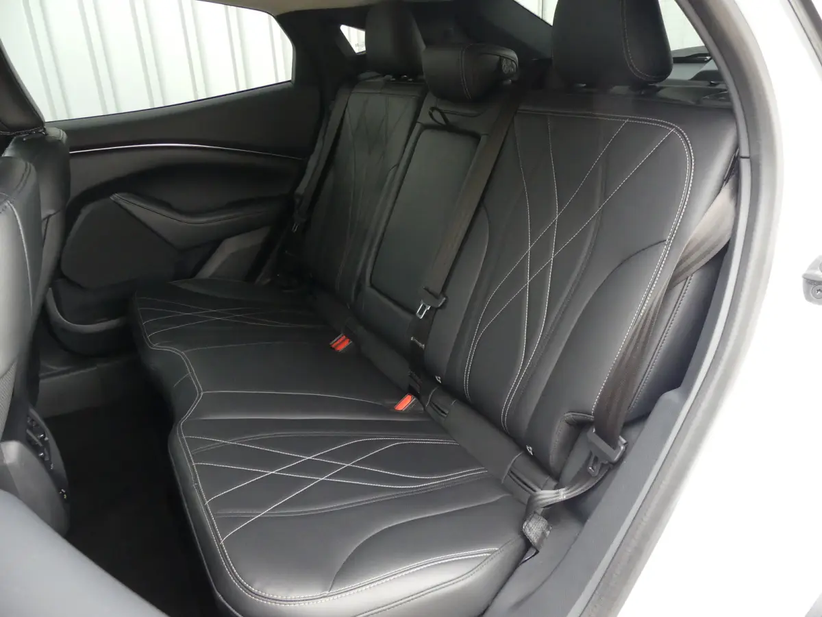 Extended RWD 98 kWh | SOH 94% | ADAPTIVE CRUISE | DODEHOEKDETECTIE | CAMERA | STUUR+STOEL+VOORRUITVERWARMING | PARKEERSENSOREN V+A | NAVI | APPLE CARPLAY / ANDROID AUTO | LMV 18" |