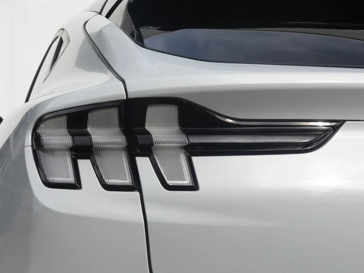 Extended RWD 98 kWh | SOH 94% | ADAPTIVE CRUISE | DODEHOEKDETECTIE | CAMERA | STUUR+STOEL+VOORRUITVERWARMING | PARKEERSENSOREN V+A | NAVI | APPLE CARPLAY / ANDROID AUTO | LMV 18" |