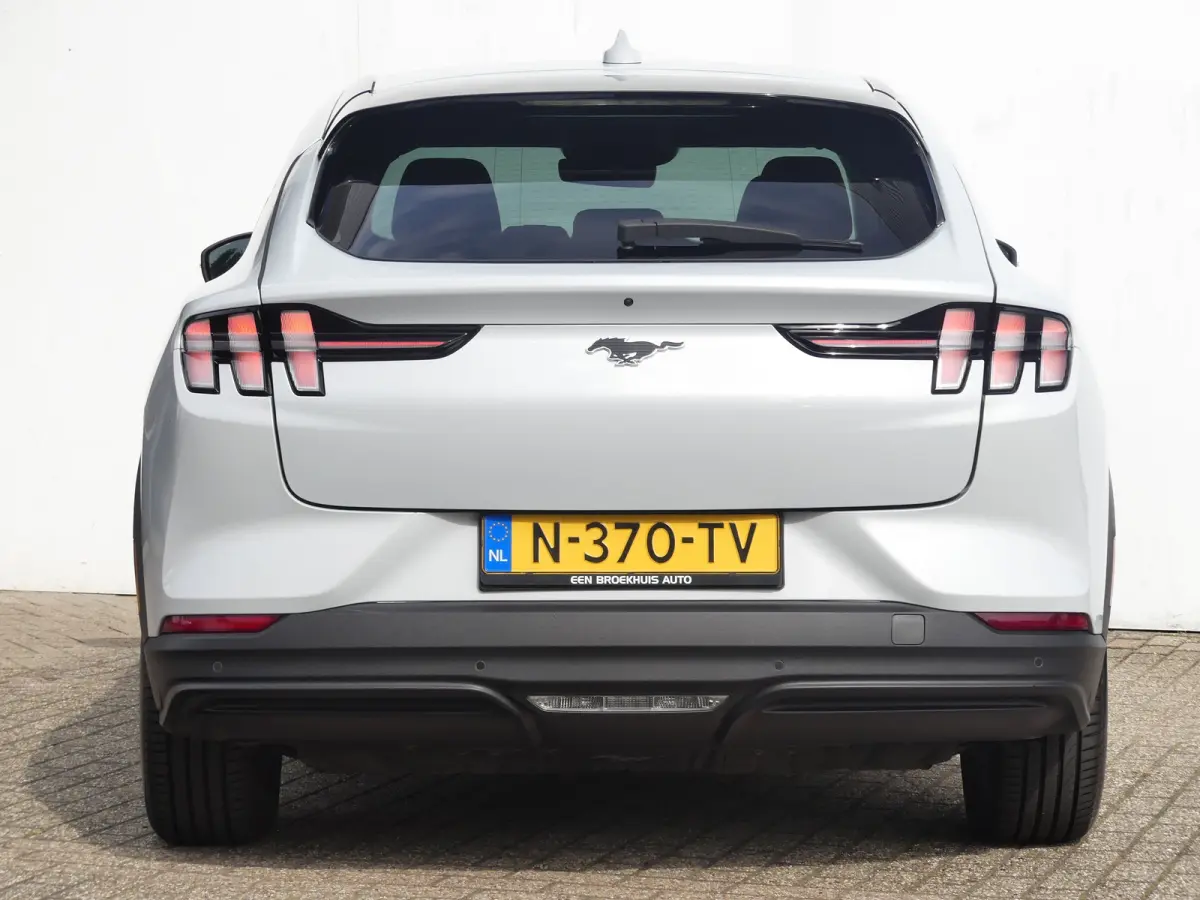 Extended RWD 98 kWh | SOH 94% | ADAPTIVE CRUISE | DODEHOEKDETECTIE | CAMERA | STUUR+STOEL+VOORRUITVERWARMING | PARKEERSENSOREN V+A | NAVI | APPLE CARPLAY / ANDROID AUTO | LMV 18" |