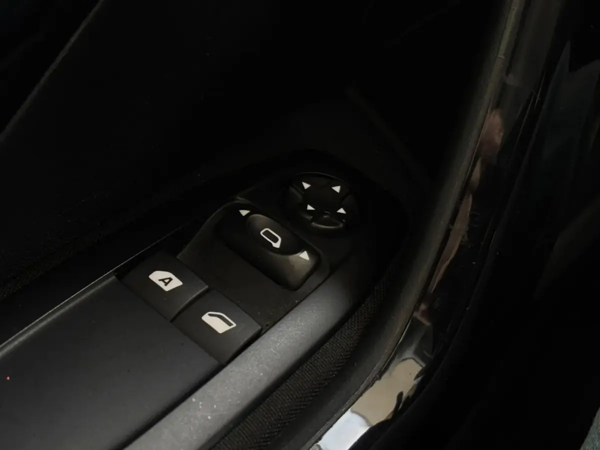 1.2 PureTech Active (NL-auto, Goed OndH, Navi, Airco, ParkeerSen, Etc)