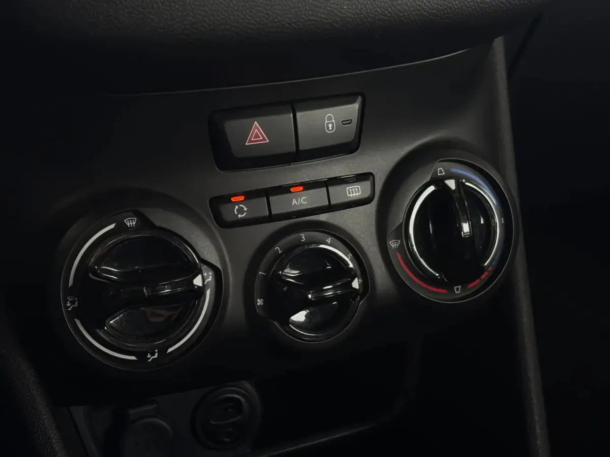 1.2 PureTech Active (NL-auto, Goed OndH, Navi, Airco, ParkeerSen, Etc)