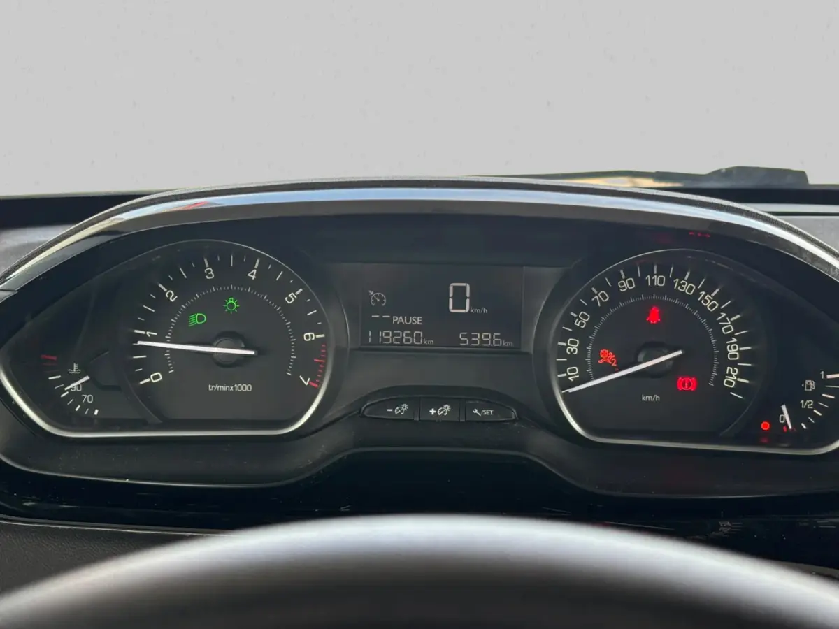 1.2 PureTech Active (NL-auto, Goed OndH, Navi, Airco, ParkeerSen, Etc)