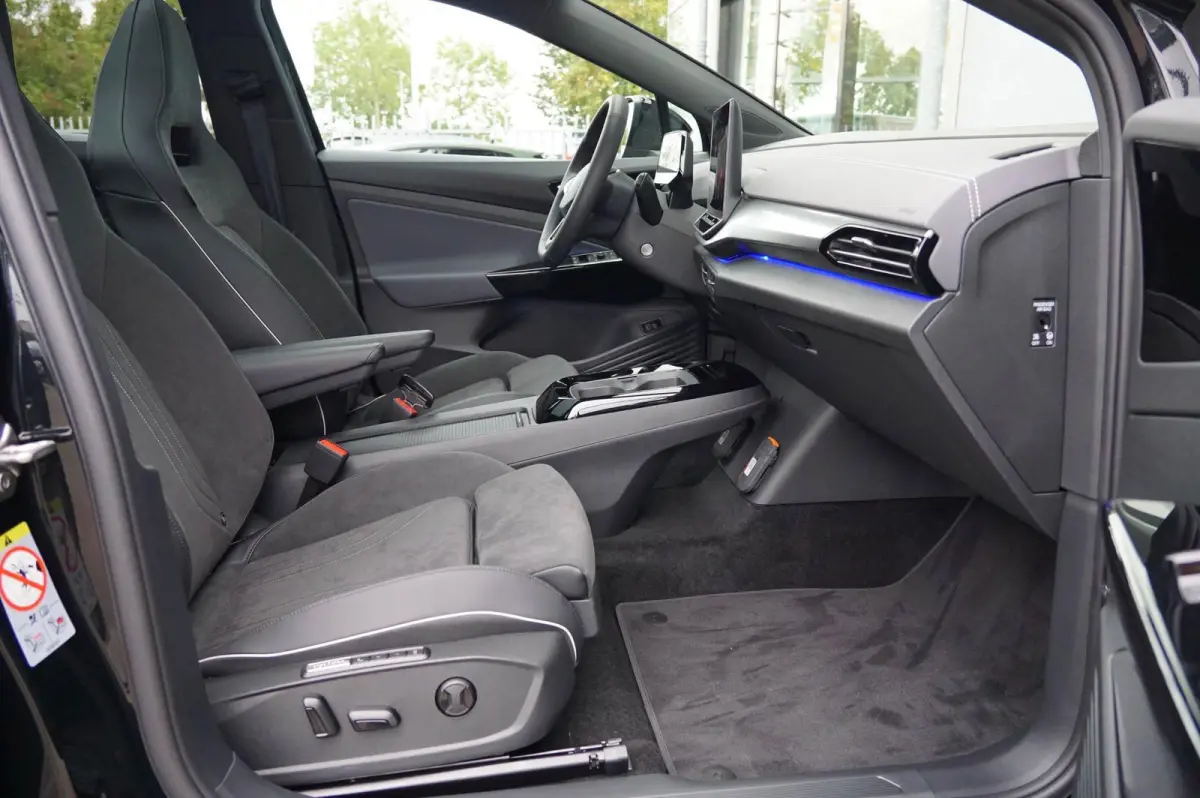 286pk Limited Edition Plus 77 kWh | Panoramadak | Trekhaak | Massage