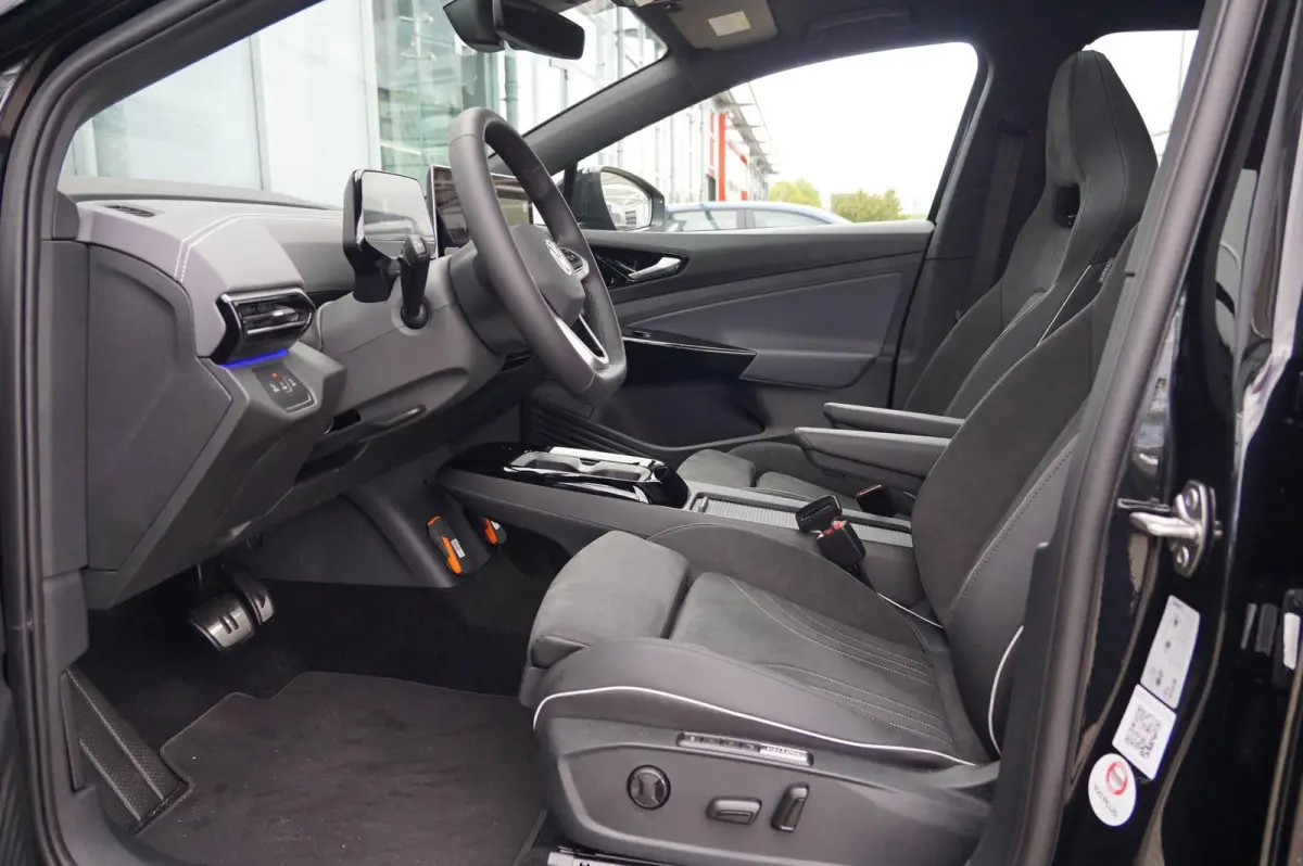 286pk Limited Edition Plus 77 kWh | Panoramadak | Trekhaak | Massage