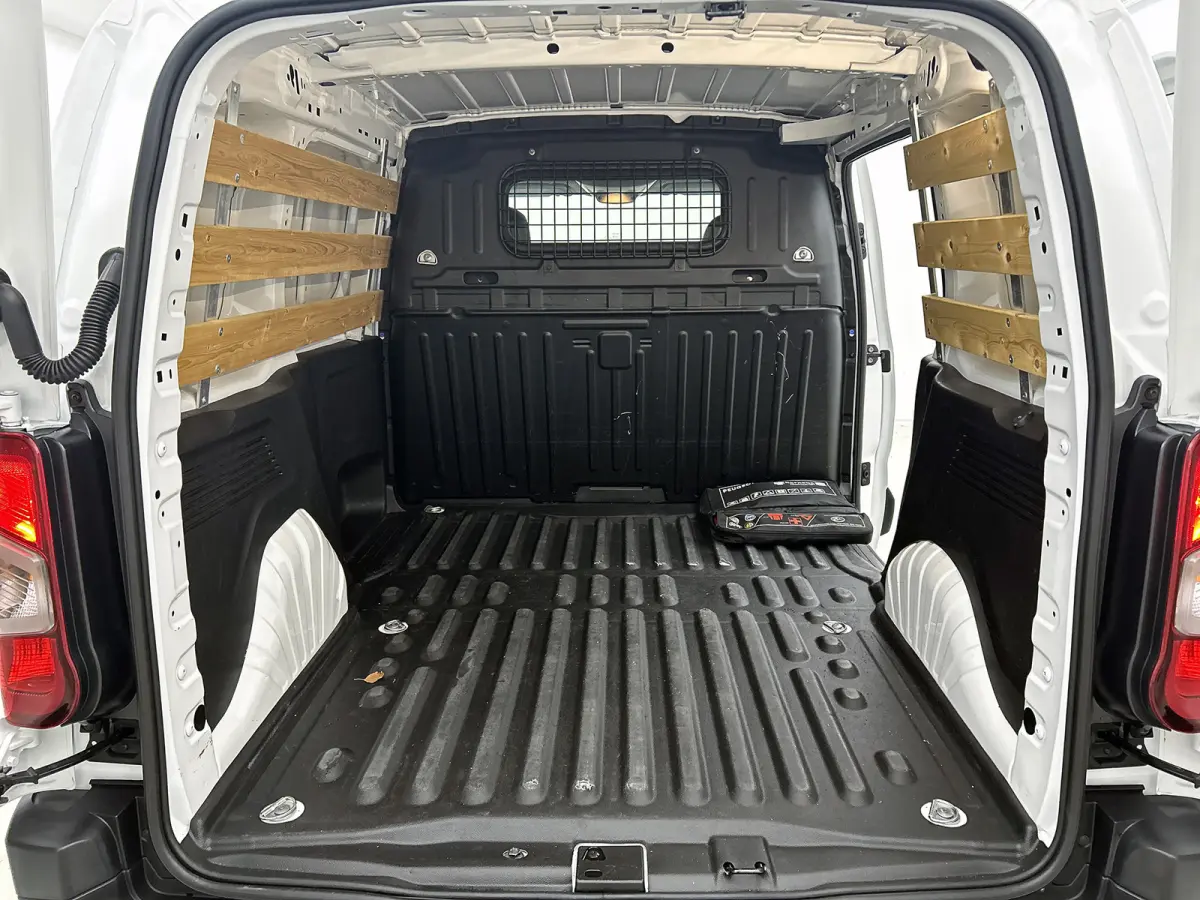 1.2 Benzine 111PK Euro6 Premium / Airco / Navigatie / Cruise-ctr. / Schuifdeur + Raam / Radio multimedia / Apk 06-2027