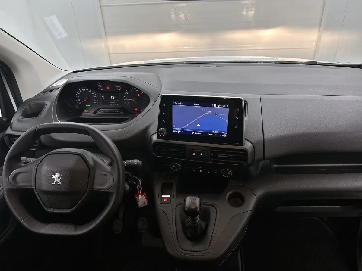 1.2 Benzine 111PK Euro6 Premium / Airco / Navigatie / Cruise-ctr. / Schuifdeur + Raam / Radio multimedia / Apk 06-2027