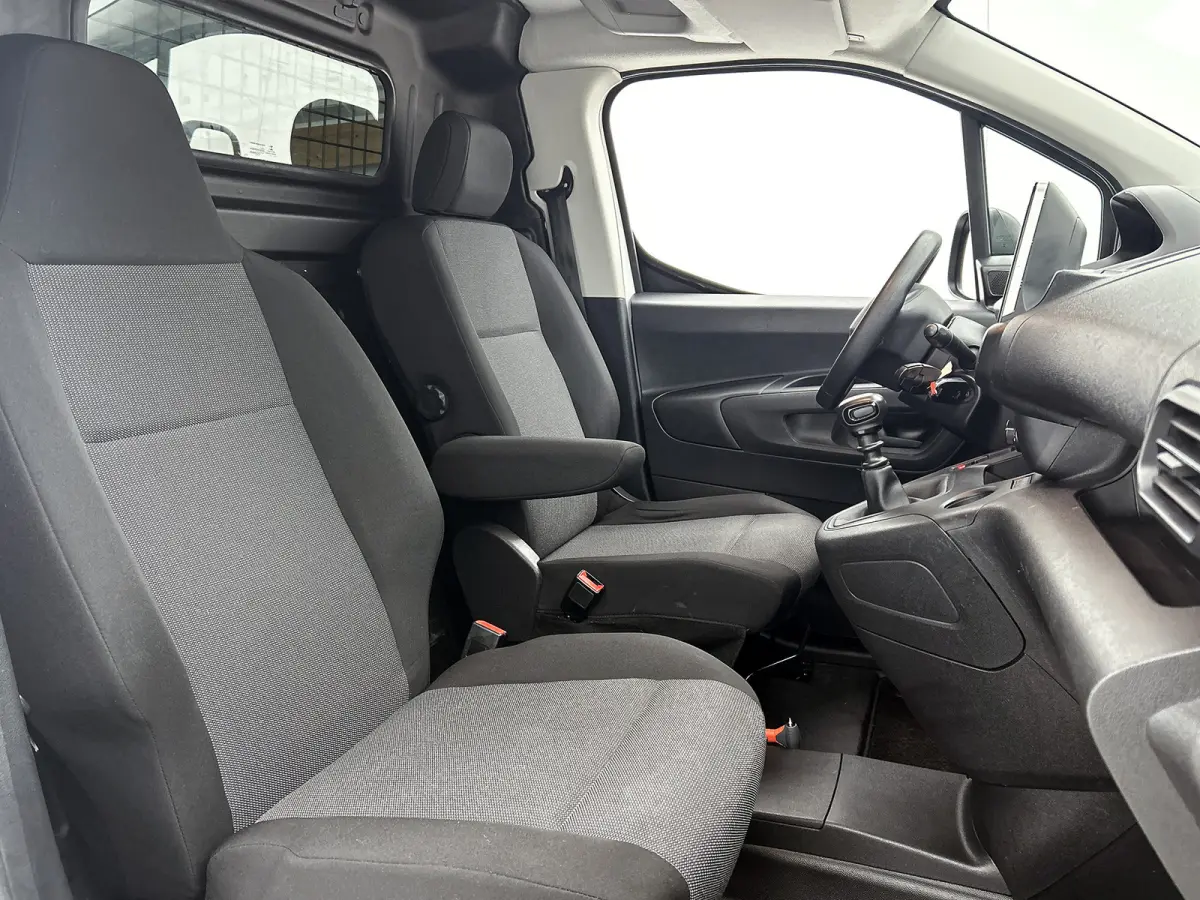 1.2 Benzine 111PK Euro6 Premium / Airco / Navigatie / Cruise-ctr. / Schuifdeur + Raam / Radio multimedia / Apk 06-2027