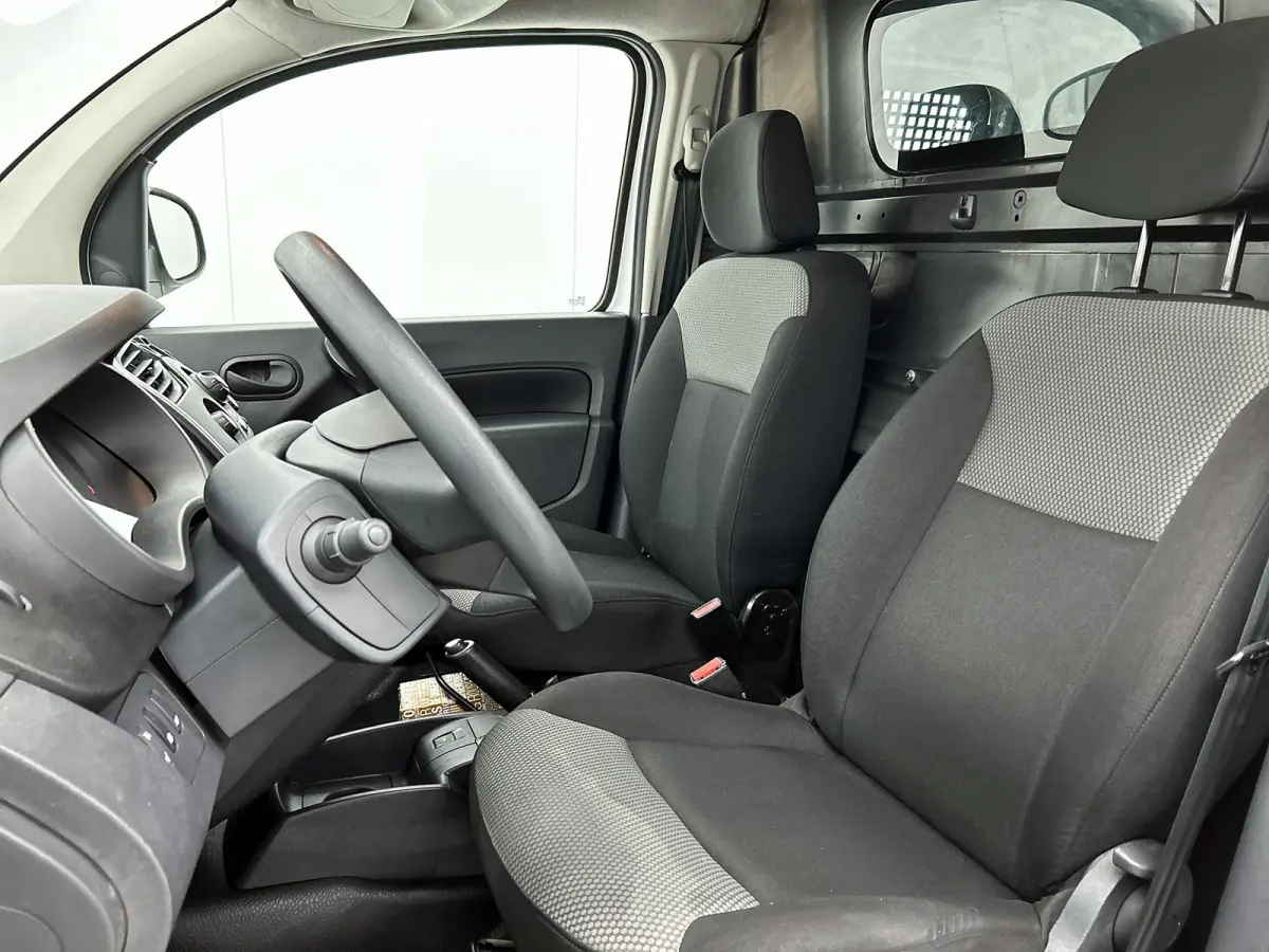 1.5 DCi Euro 6 81PK Comfort / Schuifdeur+Raam / Trekhaak / Airco / Pdc./ Navigatie / Radio multimedia / Apk 01-2027