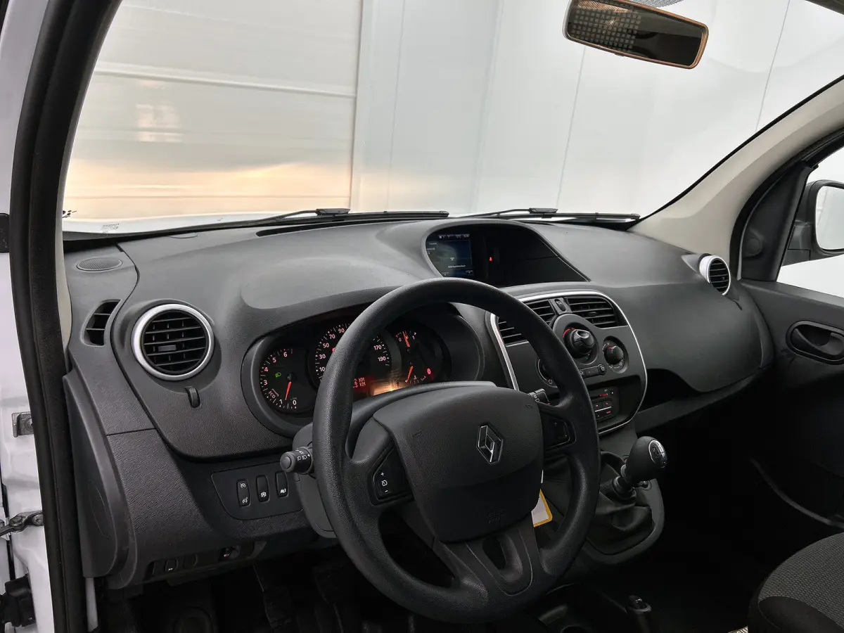 1.5 DCi Euro 6 81PK Comfort / Schuifdeur+Raam / Trekhaak / Airco / Pdc./ Navigatie / Radio multimedia / Apk 01-2027
