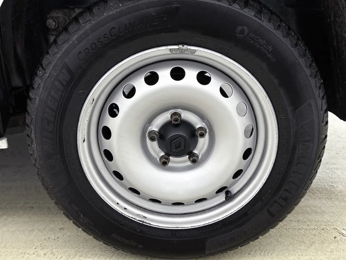 1.5 DCi Euro 6 81PK Comfort / Schuifdeur+Raam / Trekhaak / Airco / Pdc./ Navigatie / Radio multimedia / Apk 01-2027