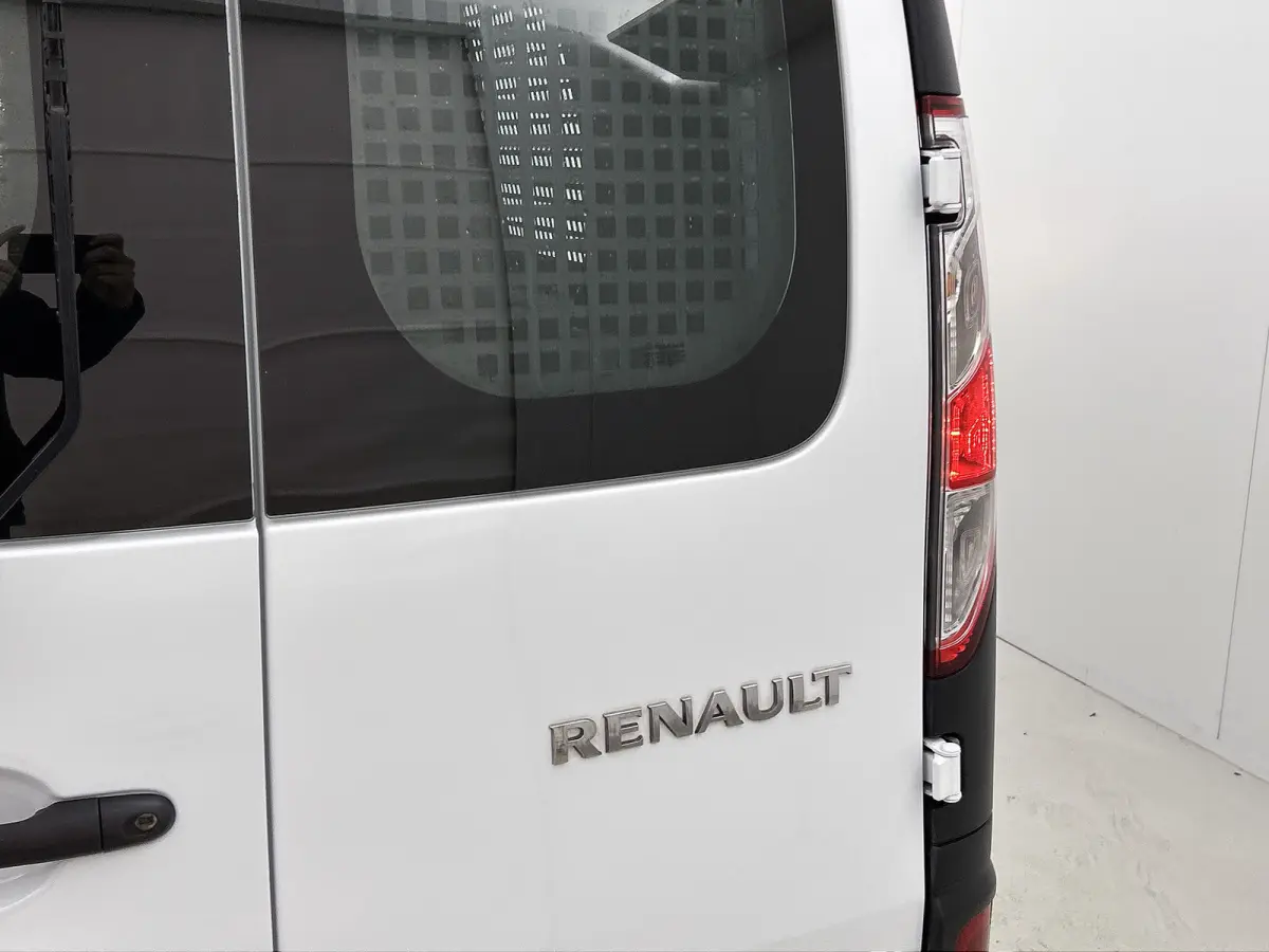 1.5 DCi Euro 6 81PK Comfort / Schuifdeur+Raam / Trekhaak / Airco / Pdc./ Navigatie / Radio multimedia / Apk 01-2027