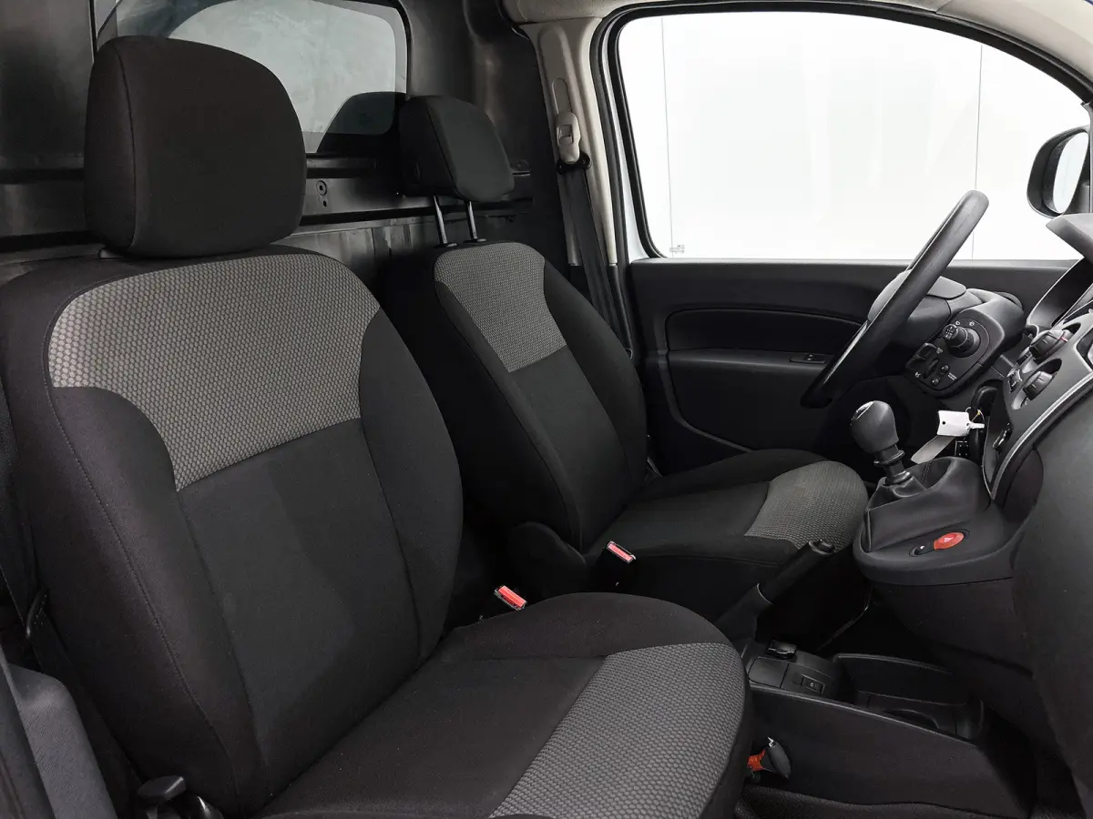 1.5 DCi Euro 6 81PK Comfort / Schuifdeur+Raam / Trekhaak / Airco / Pdc./ Navigatie / Radio multimedia / Apk 01-2027