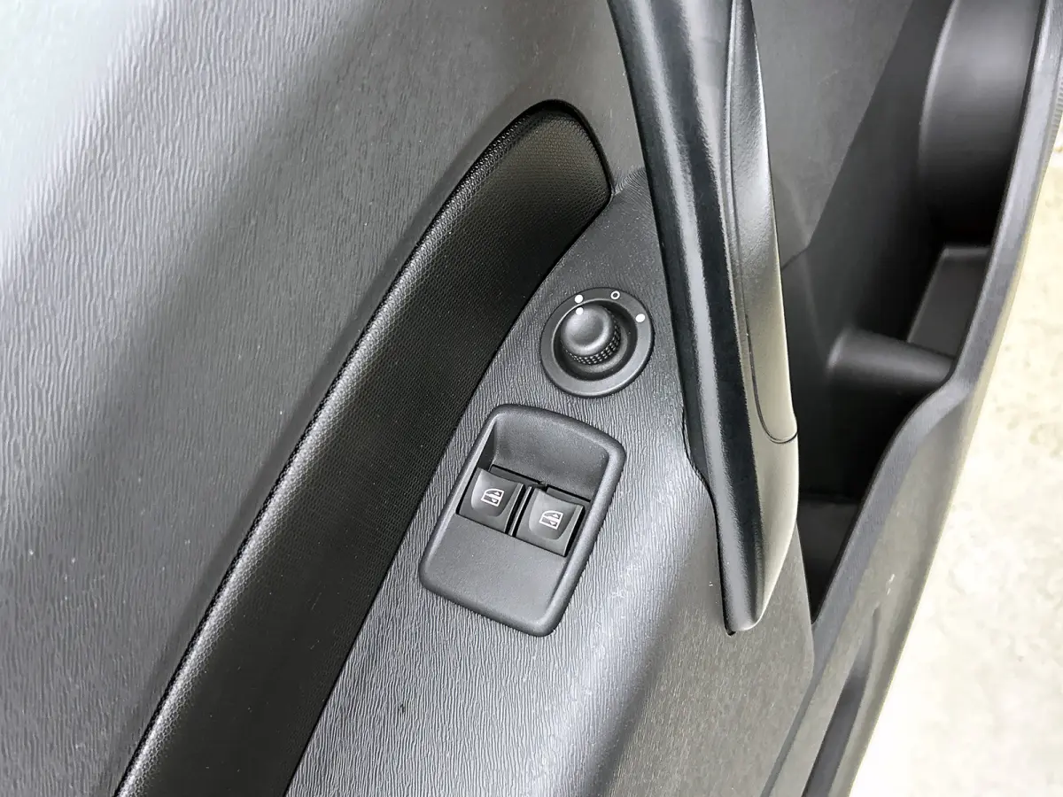 1.5 DCi Euro 6 81PK Comfort / Schuifdeur+Raam / Trekhaak / Airco / Pdc./ Navigatie / Radio multimedia / Apk 01-2027