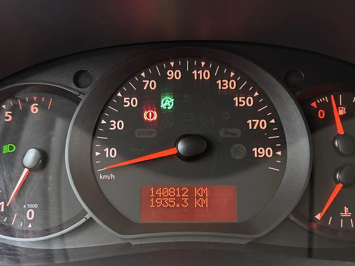 1.5 DCi Euro 6 81PK Comfort / Schuifdeur+Raam / Trekhaak / Airco / Pdc./ Navigatie / Radio multimedia / Apk 01-2027