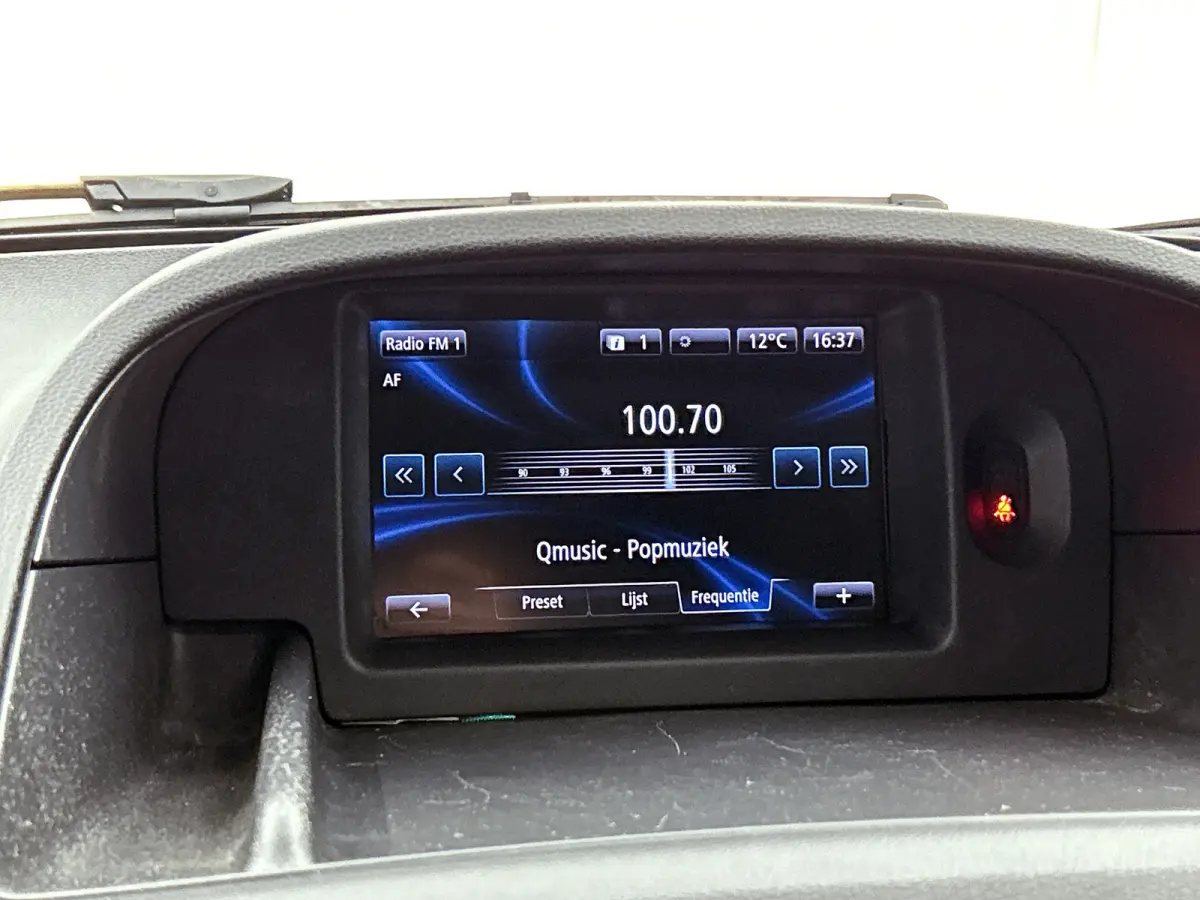 1.5 DCi Euro 6 81PK Comfort / Schuifdeur+Raam / Trekhaak / Airco / Pdc./ Navigatie / Radio multimedia / Apk 01-2027