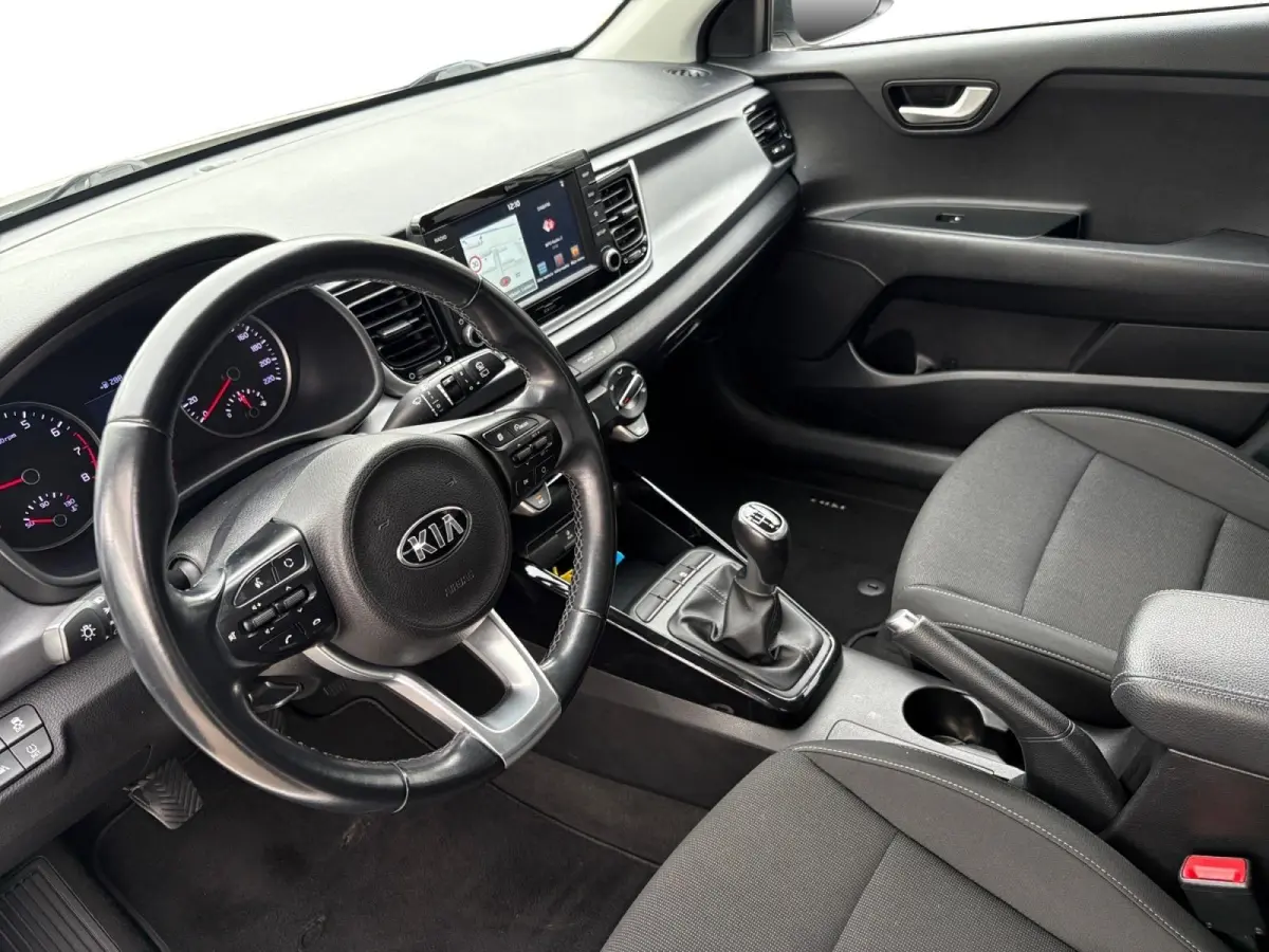 1.0 TGDI DynamicLine | Navigatie | Airco | Apple Carplay / Android Auto | Achterruitrij Camera | Lichtmetalen Velgen |