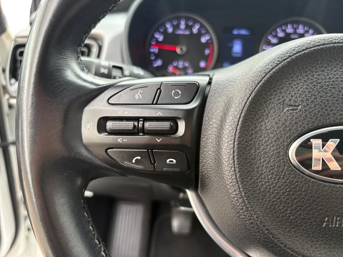 1.0 TGDI DynamicLine | Navigatie | Airco | Apple Carplay / Android Auto | Achterruitrij Camera | Lichtmetalen Velgen |