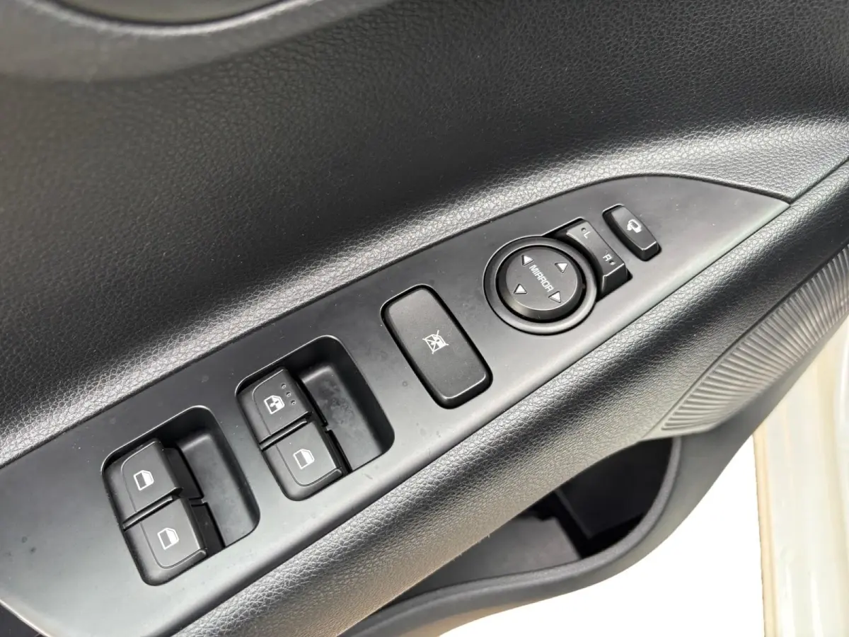 1.0 TGDI DynamicLine | Navigatie | Airco | Apple Carplay / Android Auto | Achterruitrij Camera | Lichtmetalen Velgen |