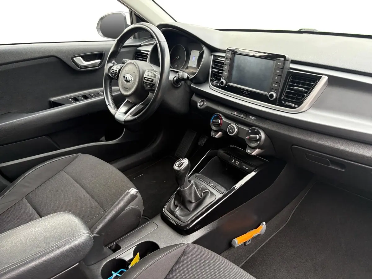1.0 TGDI DynamicLine | Navigatie | Airco | Apple Carplay / Android Auto | Achterruitrij Camera | Lichtmetalen Velgen |