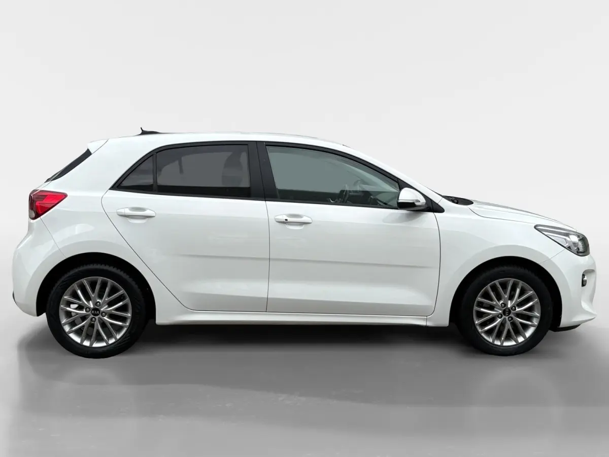 1.0 TGDI DynamicLine | Navigatie | Airco | Apple Carplay / Android Auto | Achterruitrij Camera | Lichtmetalen Velgen |