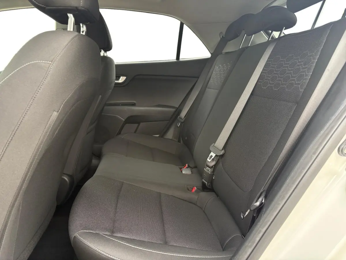 1.0 TGDI DynamicLine | Navigatie | Airco | Apple Carplay / Android Auto | Achterruitrij Camera | Lichtmetalen Velgen |