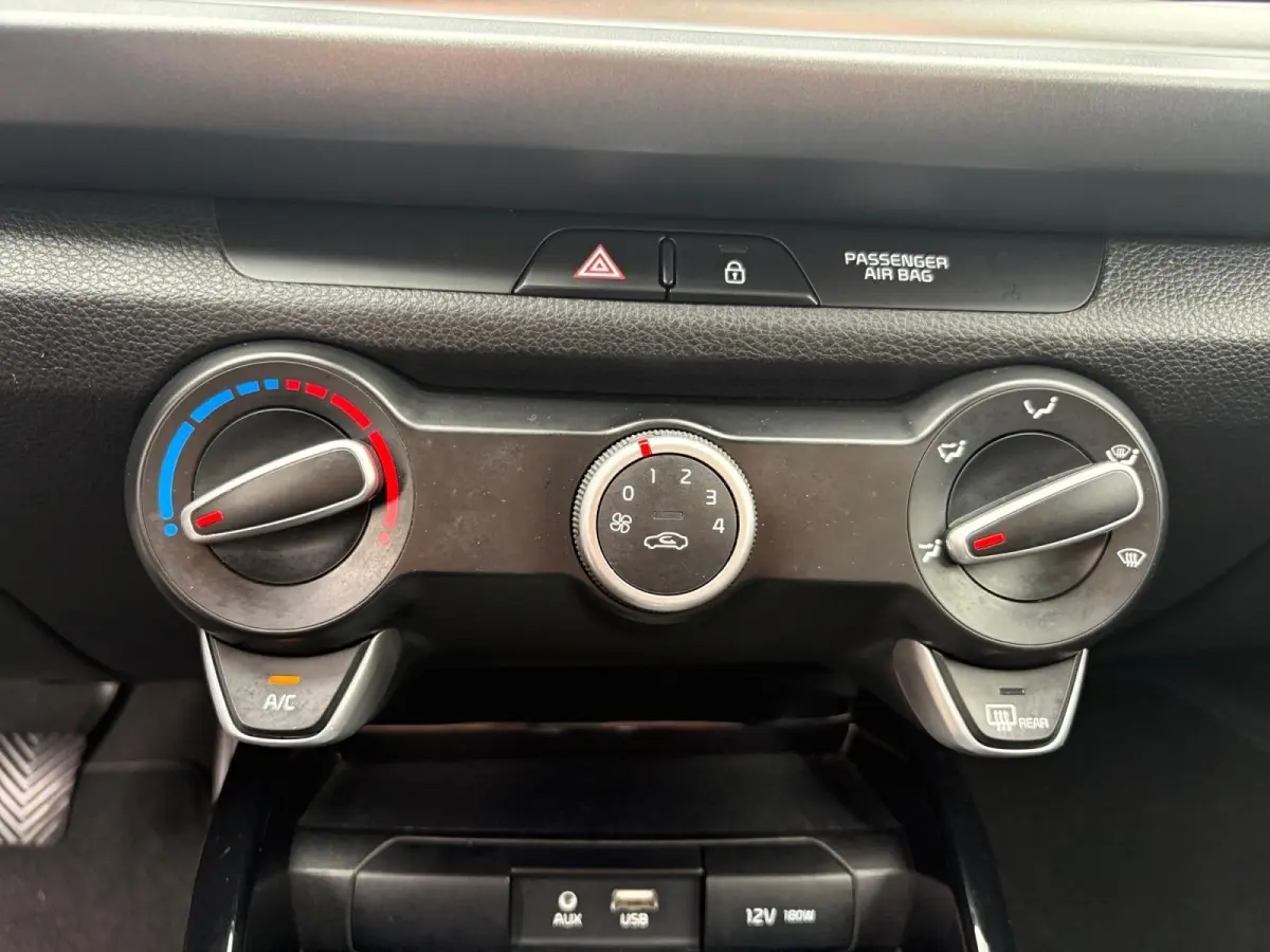1.0 TGDI DynamicLine | Navigatie | Airco | Apple Carplay / Android Auto | Achterruitrij Camera | Lichtmetalen Velgen |