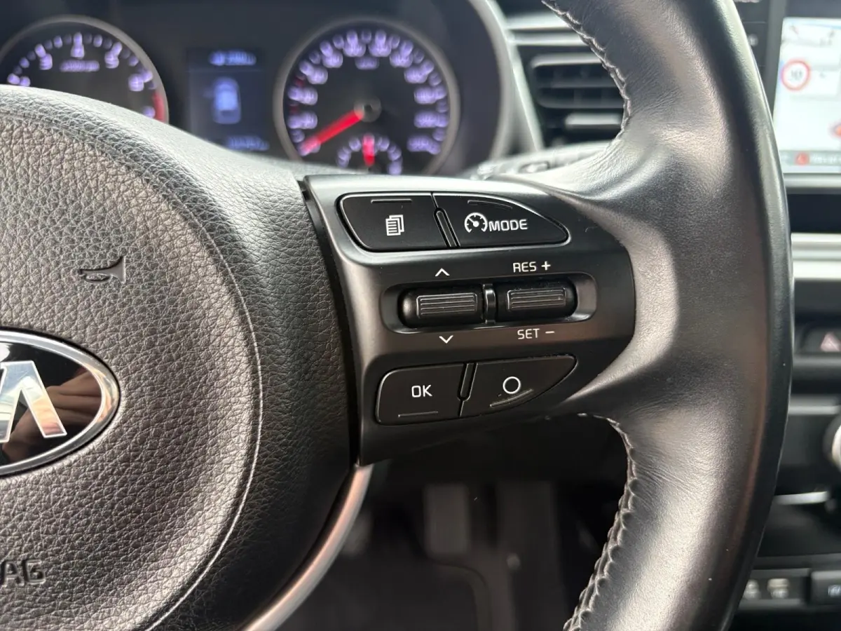 1.0 TGDI DynamicLine | Navigatie | Airco | Apple Carplay / Android Auto | Achterruitrij Camera | Lichtmetalen Velgen |