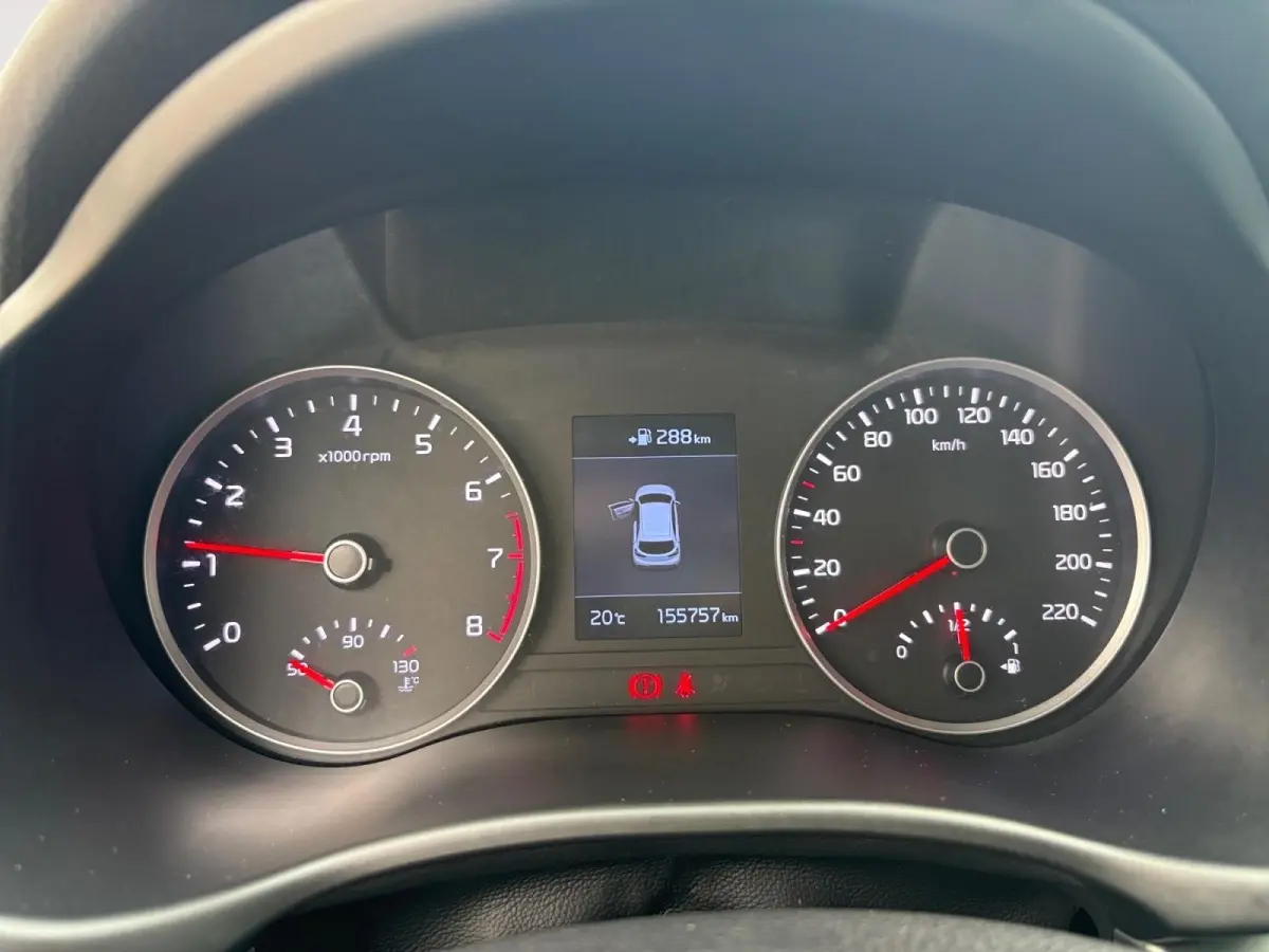 1.0 TGDI DynamicLine | Navigatie | Airco | Apple Carplay / Android Auto | Achterruitrij Camera | Lichtmetalen Velgen |