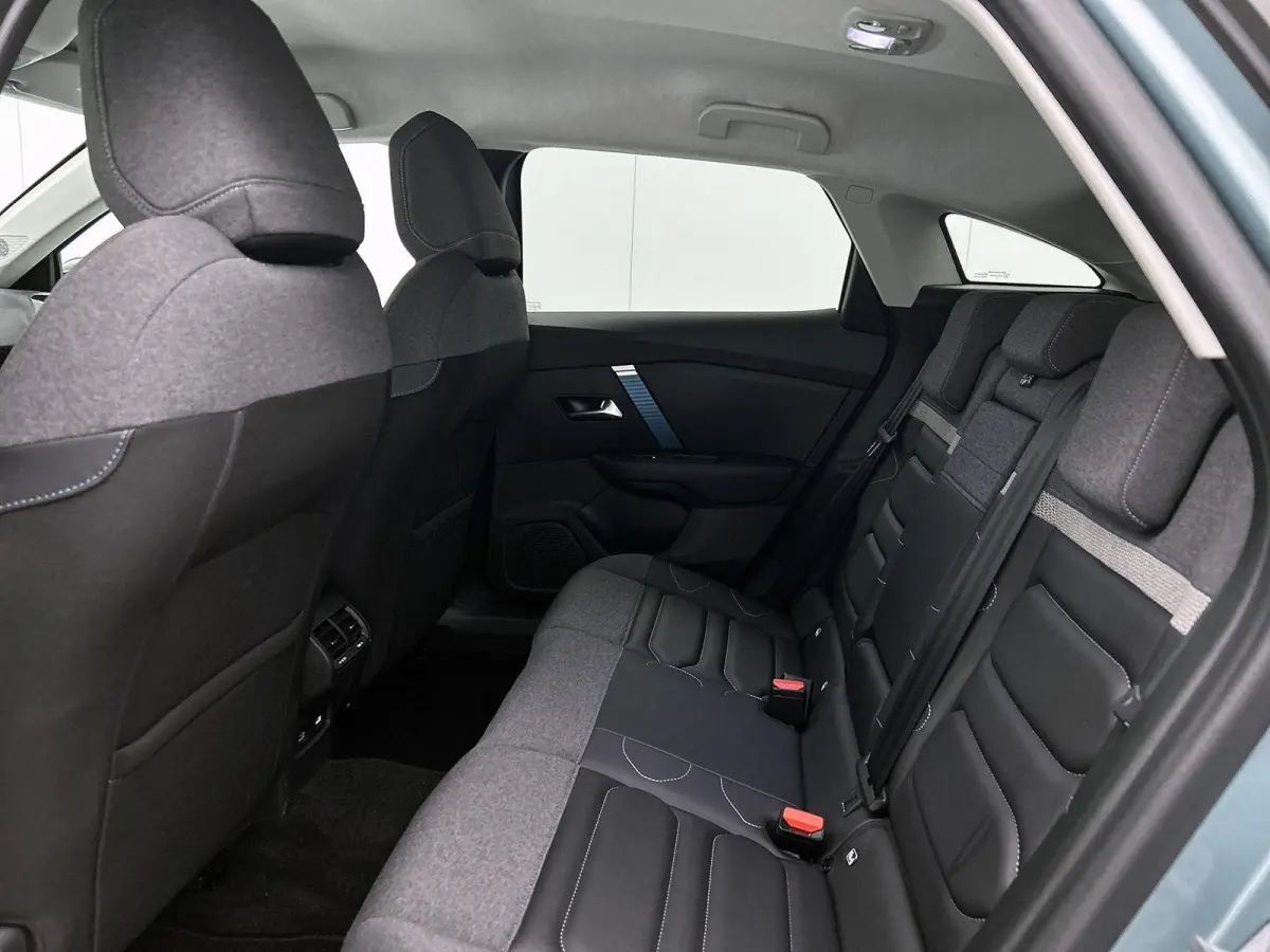Shine 50 kWh 136pk | Accu 99% | Lage kilometerstand | Navigatie | Achteruitrijcamera | Half Lederen comfortstoelen | Climate Control | Adaptieve Cruise Control | Full Led koplampen | Head-up