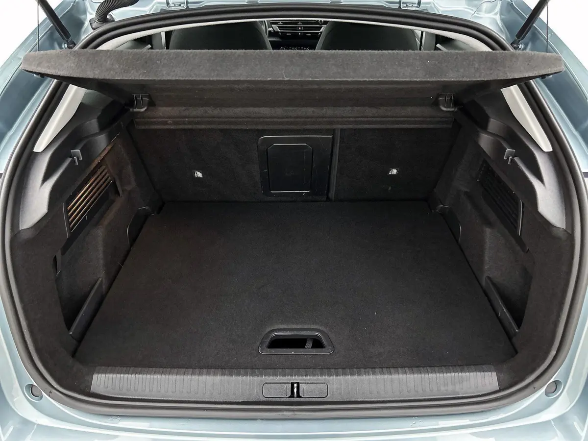Shine 50 kWh 136pk | Accu 99% | Lage kilometerstand | Navigatie | Achteruitrijcamera | Half Lederen comfortstoelen | Climate Control | Adaptieve Cruise Control | Full Led koplampen | Head-up