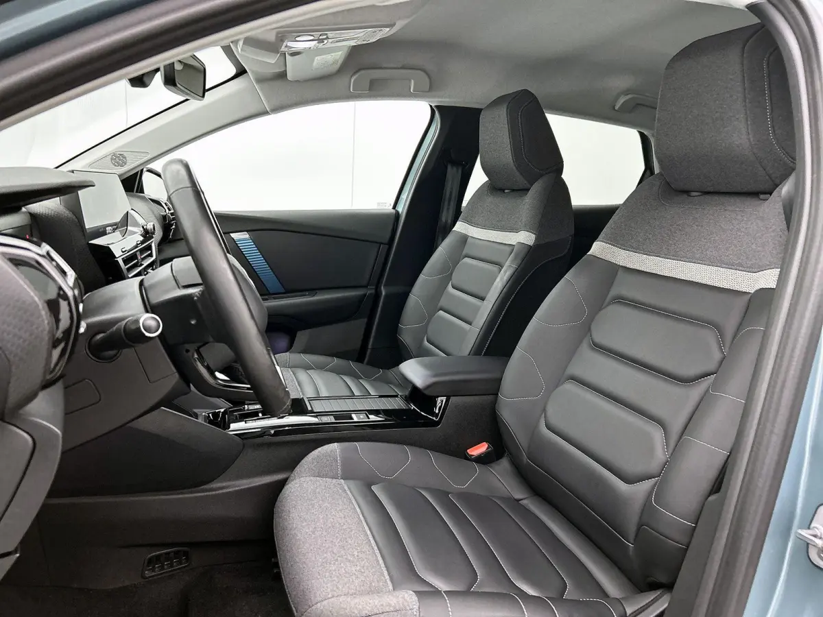 Shine 50 kWh 136pk | Accu 99% | Lage kilometerstand | Navigatie | Achteruitrijcamera | Half Lederen comfortstoelen | Climate Control | Adaptieve Cruise Control | Full Led koplampen | Head-up