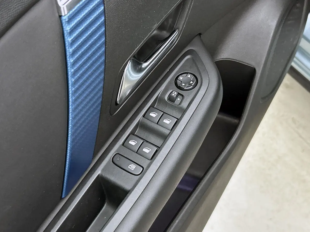 Shine 50 kWh 136pk | Accu 99% | Lage kilometerstand | Navigatie | Achteruitrijcamera | Half Lederen comfortstoelen | Climate Control | Adaptieve Cruise Control | Full Led koplampen | Head-up