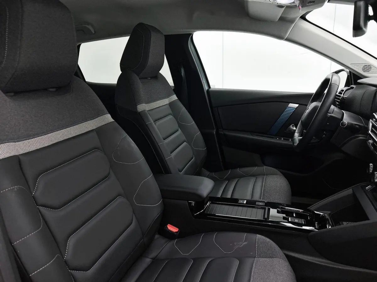Shine 50 kWh 136pk | Accu 99% | Lage kilometerstand | Navigatie | Achteruitrijcamera | Half Lederen comfortstoelen | Climate Control | Adaptieve Cruise Control | Full Led koplampen | Head-up