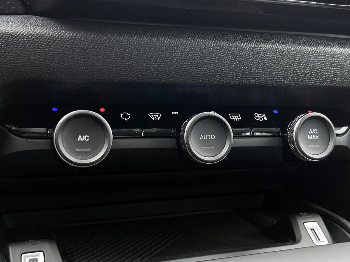 Shine 50 kWh 136pk | Accu 99% | Lage kilometerstand | Navigatie | Achteruitrijcamera | Half Lederen comfortstoelen | Climate Control | Adaptieve Cruise Control | Full Led koplampen | Head-up