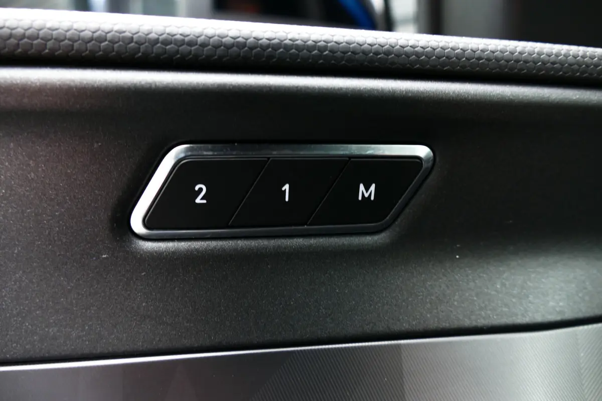 1.5 262PK PLUG-IN HYBRID AUTOMAAT / CAMERA V+A / PANO.DAK / KEYLESS / ELEKTR. ACHTERKLEP / 20" LMV / WINTERPAKKET / NAVI / LED / CLIMA / PDC / BLUETOOTH / ADAPT. CRUISECONTROL / 1E EIGENAAR 