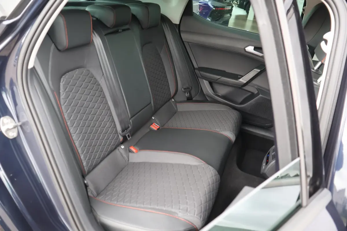1.4 TSI eHybrid 204pk PHEV FR Business Intense | SoH 95% | Navigatie | Camera | Stoel & Stuurverwarming | Adaptive Cruise