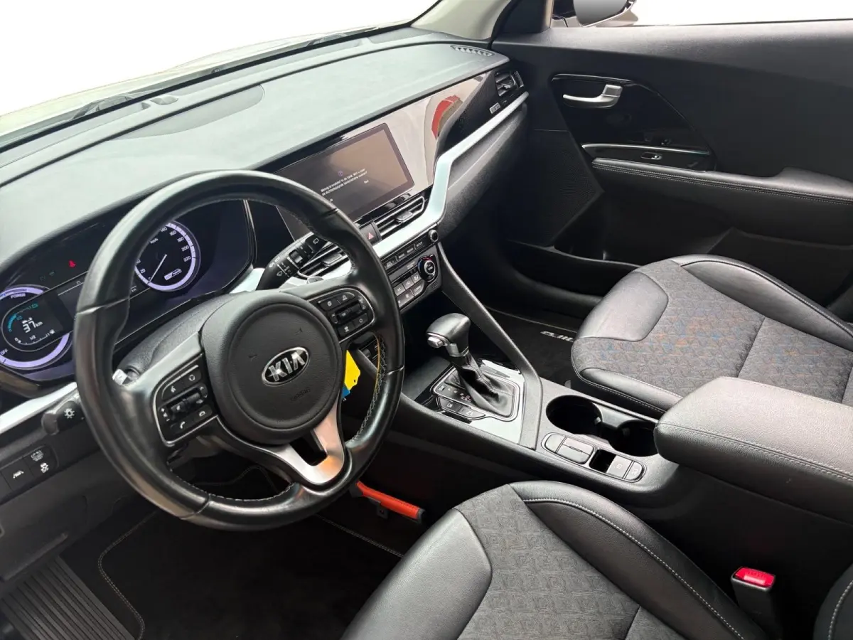 1.6 GDi Hybrid DynamicLine | Navigatie | Apple Carplay / Android Auto | Climate Control | Achterruitrij Camera | Lichtmetalen Velgen |