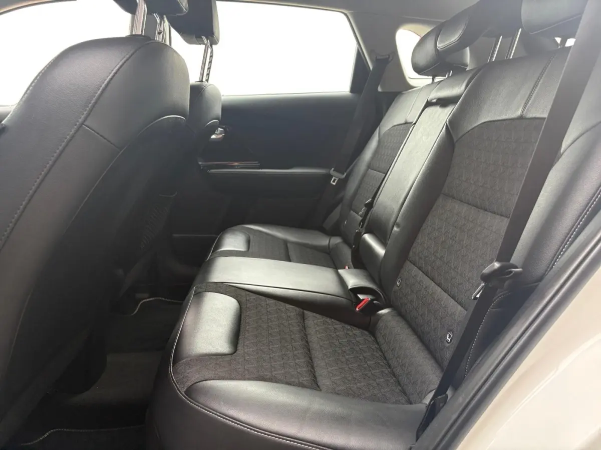 1.6 GDi Hybrid DynamicLine | Navigatie | Apple Carplay / Android Auto | Climate Control | Achterruitrij Camera | Lichtmetalen Velgen |