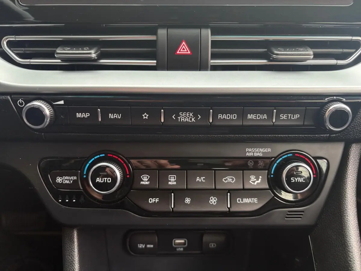 1.6 GDi Hybrid DynamicLine | Navigatie | Apple Carplay / Android Auto | Climate Control | Achterruitrij Camera | Lichtmetalen Velgen |