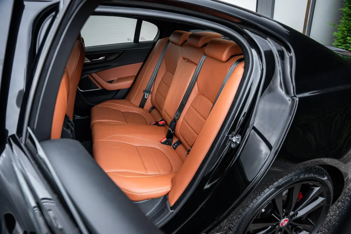 2.0 P250 R-Dynamic HSE Black-Pack Org.NL|Pano-dak|Carplay|Meridian|Memory|Dealeronderhouden