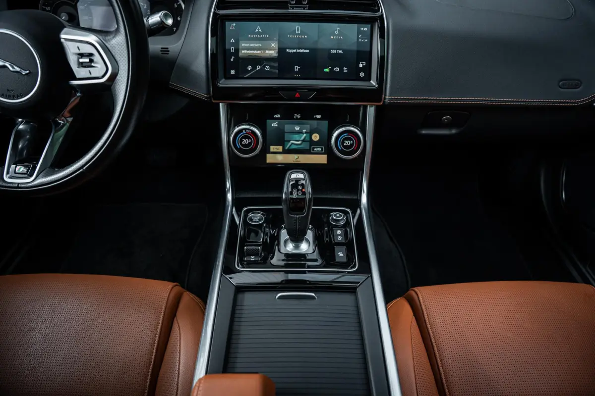 2.0 P250 R-Dynamic HSE Black-Pack Org.NL|Pano-dak|Carplay|Meridian|Memory|Dealeronderhouden