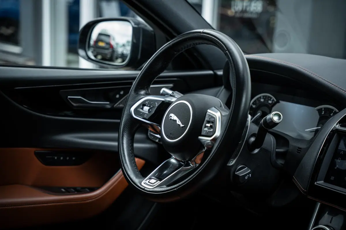 2.0 P250 R-Dynamic HSE Black-Pack Org.NL|Pano-dak|Carplay|Meridian|Memory|Dealeronderhouden
