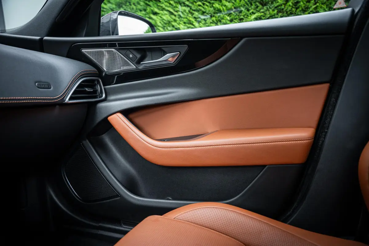 2.0 P250 R-Dynamic HSE Black-Pack Org.NL|Pano-dak|Carplay|Meridian|Memory|Dealeronderhouden