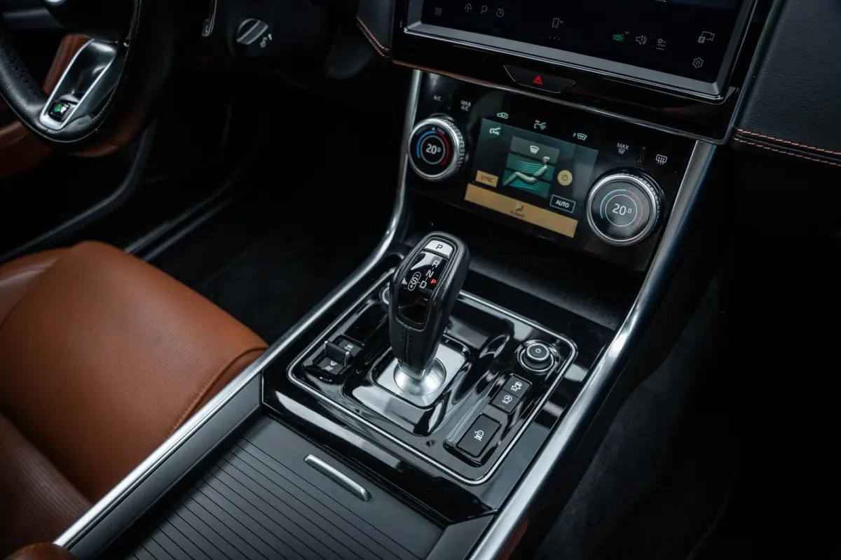 2.0 P250 R-Dynamic HSE Black-Pack Org.NL|Pano-dak|Carplay|Meridian|Memory|Dealeronderhouden