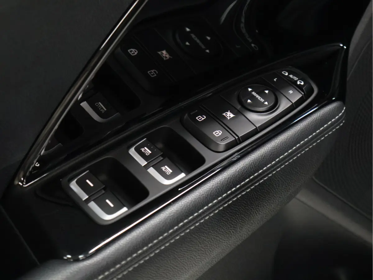 1.6 GDi Hybrid DynamicLine [APPLE CARPLAY, ANDROID, CRUISE CONTROL, CAMERA, CLIMATE CONTROL, NAVIGATIE, BLUETOOTH, HALF LEDER, RADIO, NIEUWSTAAT]