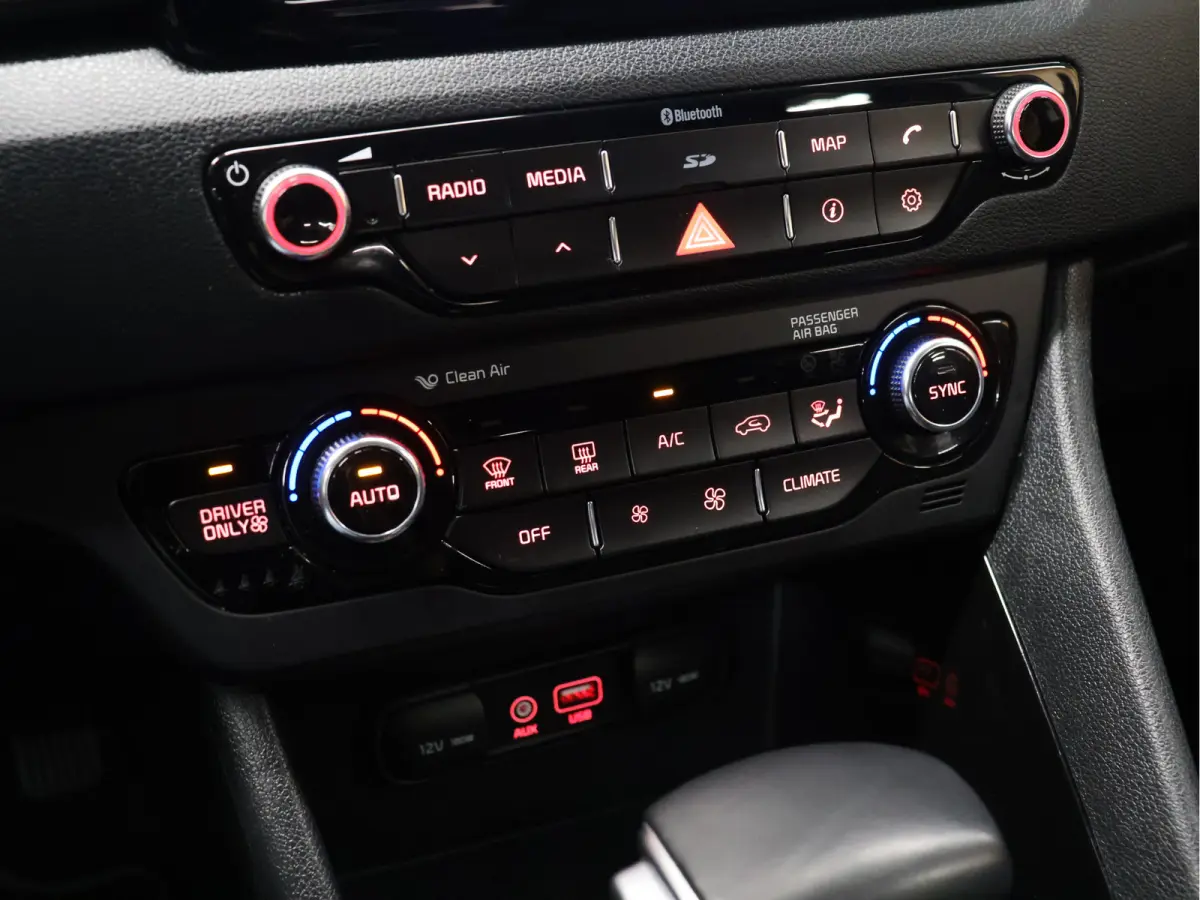 1.6 GDi Hybrid DynamicLine [APPLE CARPLAY, ANDROID, CRUISE CONTROL, CAMERA, CLIMATE CONTROL, NAVIGATIE, BLUETOOTH, HALF LEDER, RADIO, NIEUWSTAAT]