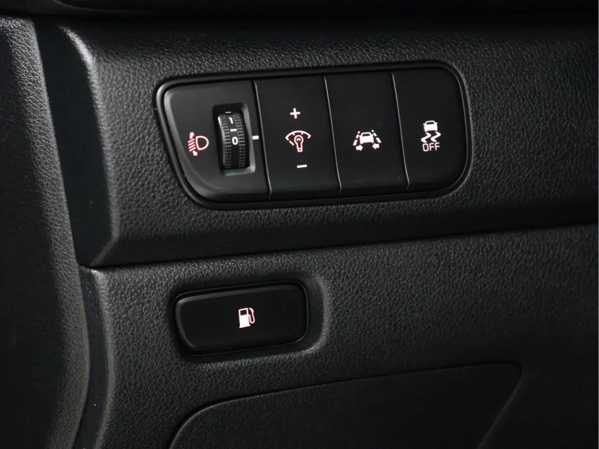 1.6 GDi Hybrid DynamicLine [APPLE CARPLAY, ANDROID, CRUISE CONTROL, CAMERA, CLIMATE CONTROL, NAVIGATIE, BLUETOOTH, HALF LEDER, RADIO, NIEUWSTAAT]